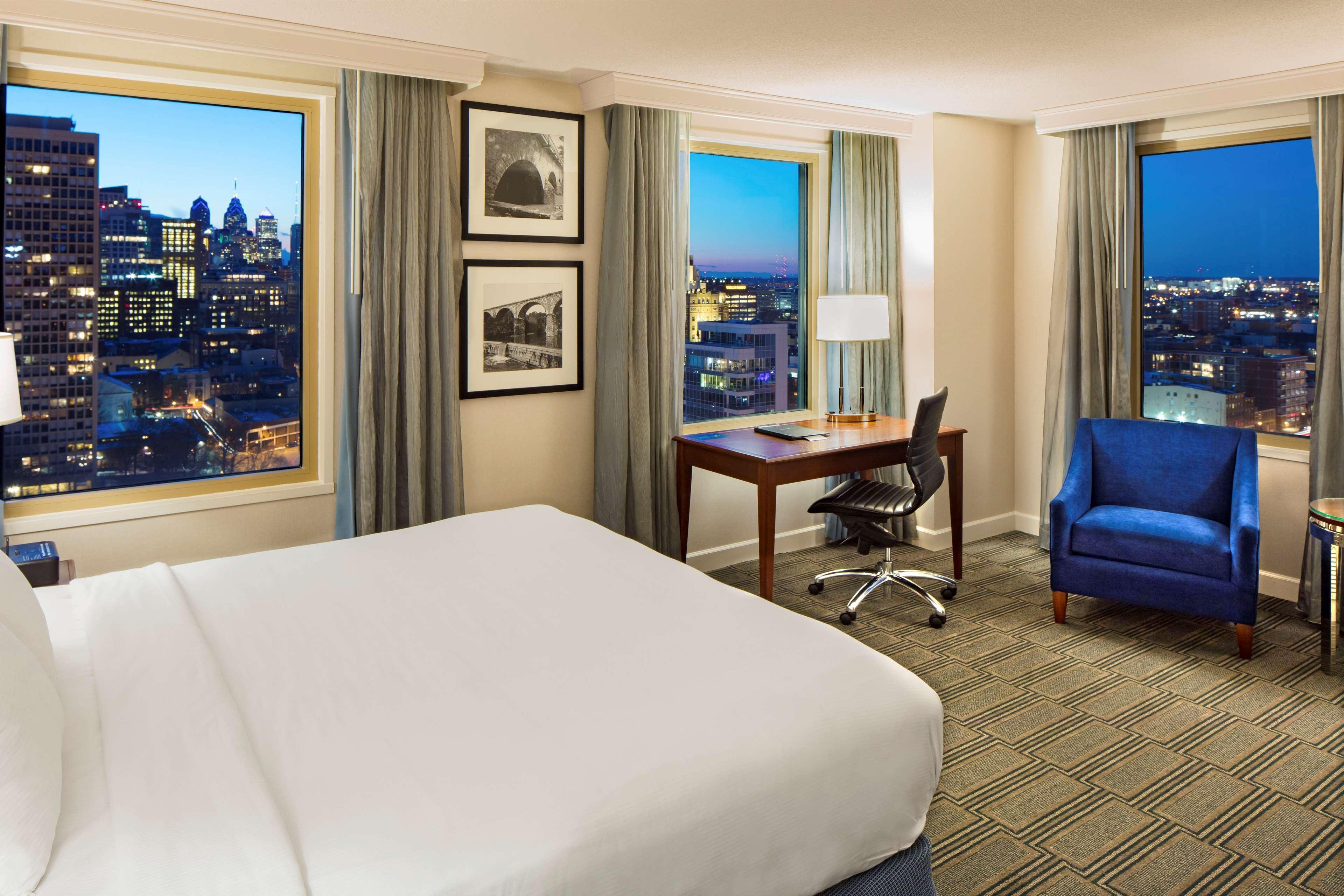 Hilton Philadelphia At Penn'S Landing Hotel Room photo